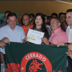 21.03-Marconi-faz-repasse-simbolico-para-o-Cerrado-Esporte-Clube